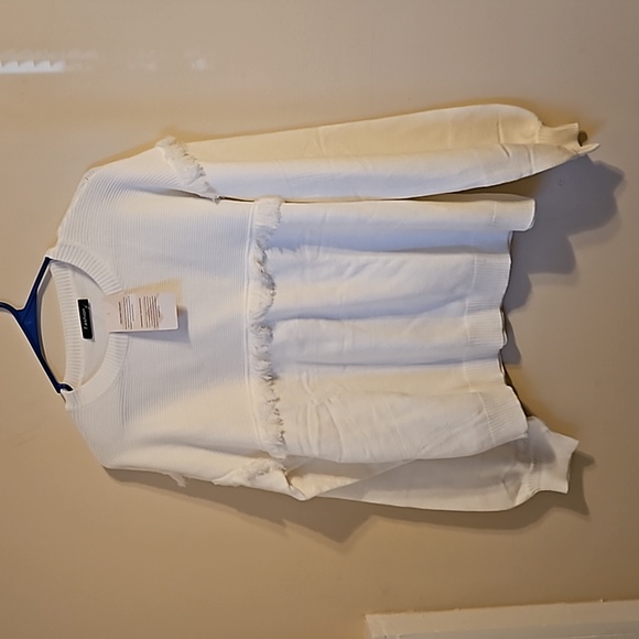 Fashion Sweaters - Fashion White long sleeve Sweater with Finge detail.  NWT